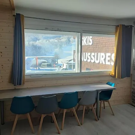 6 Places Station Super Apartment *