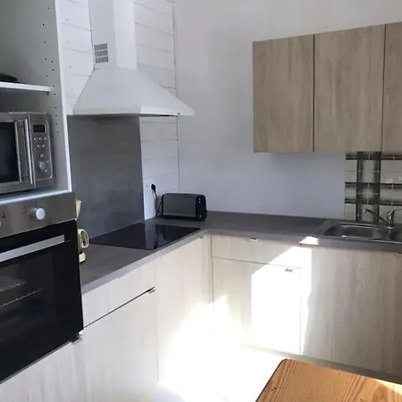 Apartment 6 Places Station Super