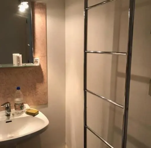 6 Places Station Super